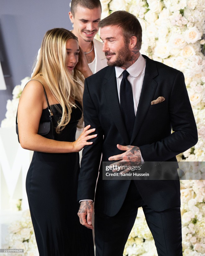 Tiểu thư Harper Beckham chiếm trọn spotlight ở buổi ra mắt phim của mẹ - Victoria, "hung thần" Getty cũng không thể dìm nhan sắc- Ảnh 5.