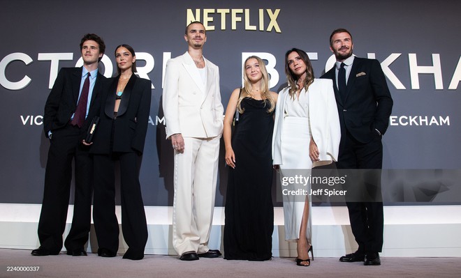 Tiểu thư Harper Beckham chiếm trọn spotlight ở buổi ra mắt phim của mẹ - Victoria, "hung thần" Getty cũng không thể dìm nhan sắc- Ảnh 9.