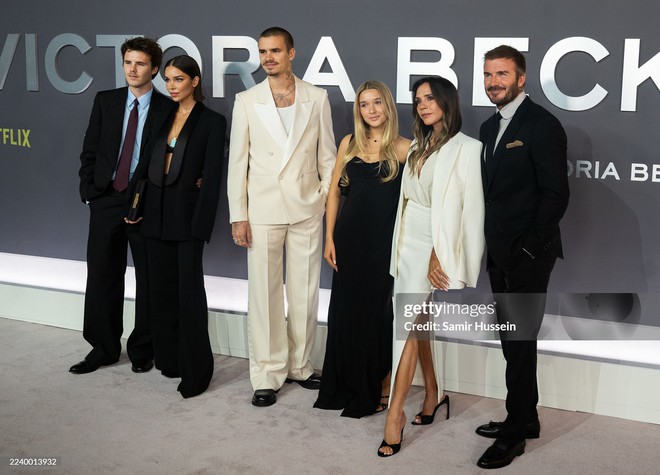 Tiểu thư Harper Beckham chiếm trọn spotlight ở buổi ra mắt phim của mẹ - Victoria, "hung thần" Getty cũng không thể dìm nhan sắc- Ảnh 10.