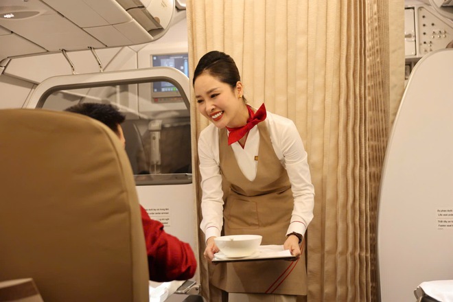 Cận cảnh đồng phục của Sun PhuQuoc Airways trong chuyến bay đầu tiên- Ảnh 10. Cận cảnh đồng phục của Sun PhuQuoc Airways trong chuyến bay đầu tiên- Ảnh 10.