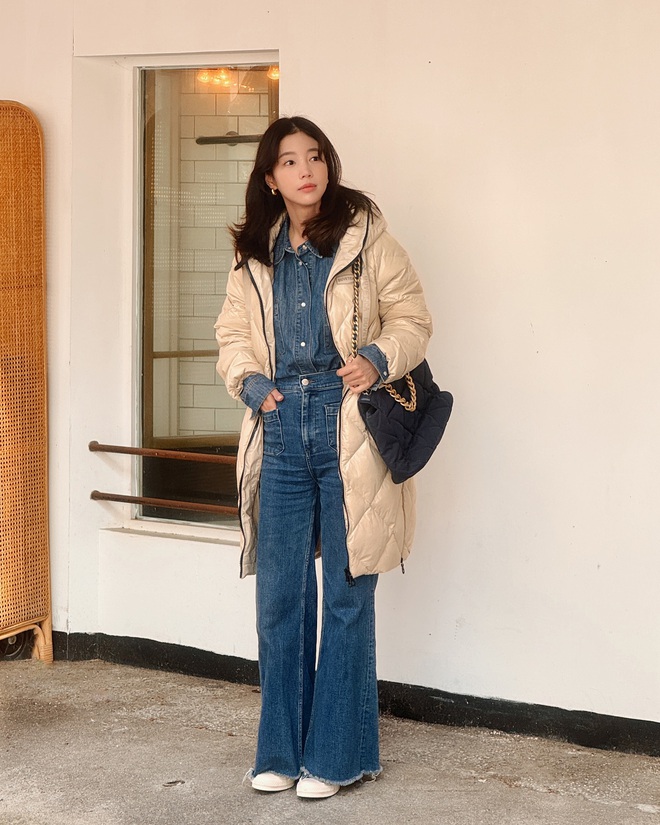 4 món đồ denim sành điệu nhất dành cho phụ nữ 40+, cứ mặc lên là hack tuổi xuất sắc- Ảnh 4.