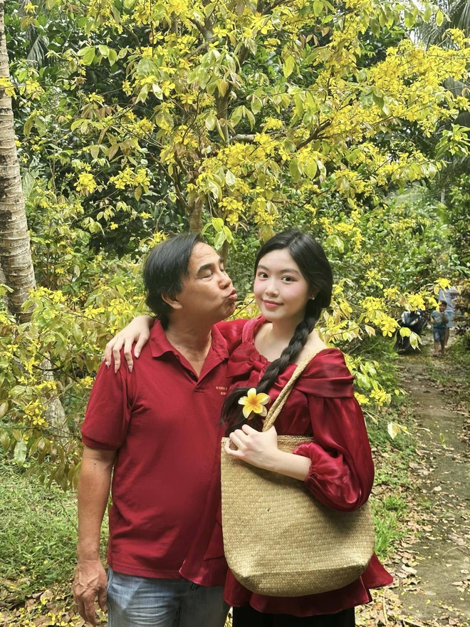 Phó chủ tịch Hội điện ảnh đóng Đồng Tiền Xương Máu: Ở biệt thự triệu đô 500m2, hai cô con gái như tiên tử- Ảnh 13. Phó chủ tịch Hội điện ảnh đóng Đồng Tiền Xương Máu: Ở biệt thự triệu đô 500m2, hai cô con gái như tiên tử- Ảnh 13.