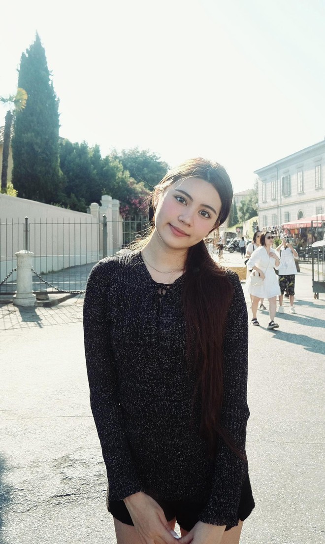 Phó chủ tịch Hội điện ảnh đóng Đồng Tiền Xương Máu: Ở biệt thự triệu đô 500m2, hai cô con gái như tiên tử- Ảnh 20. Phó chủ tịch Hội điện ảnh đóng Đồng Tiền Xương Máu: Ở biệt thự triệu đô 500m2, hai cô con gái như tiên tử- Ảnh 20.