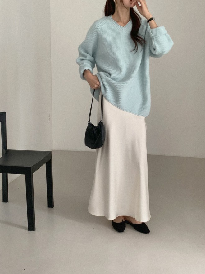 Nếu chỉ được sắm 1 kiểu chân váy, chị em hãy chọn chân váy suông vì mặc thế nào cũng sang và tôn dáng- Ảnh 2.