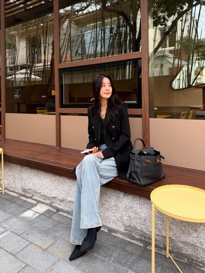 4 món đồ denim sành điệu nhất dành cho phụ nữ 40+, cứ mặc lên là hack tuổi xuất sắc- Ảnh 9.