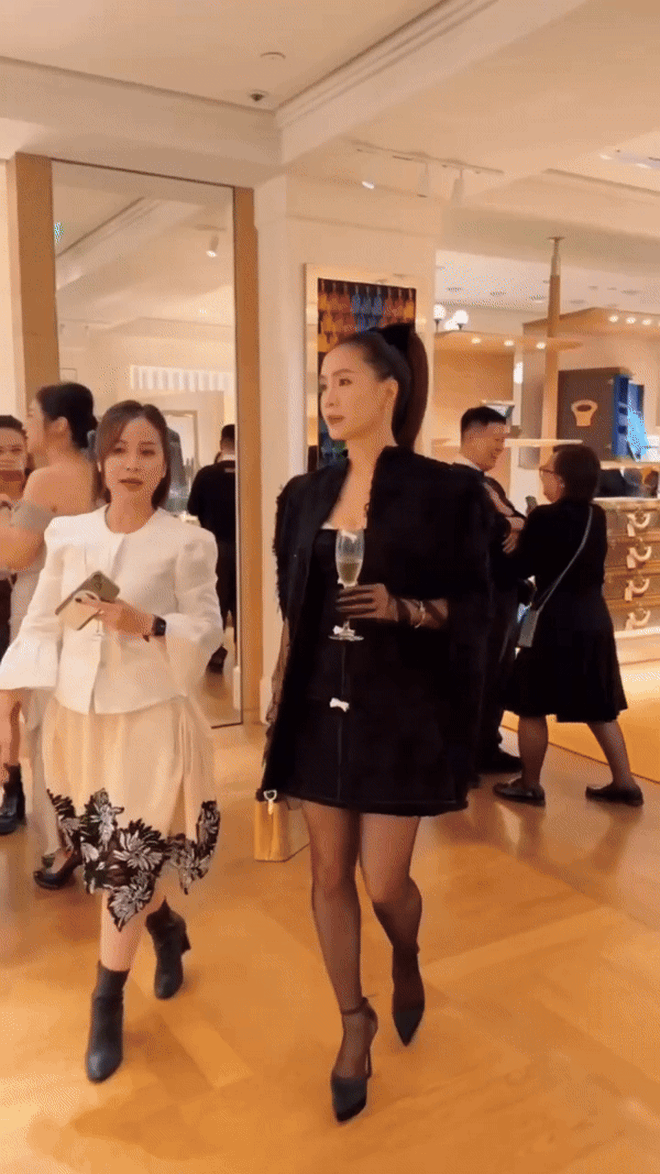 Tuổi trung niên của Hồng Diễm: Không ai hơn được người đẹp nhất phim VTV- Ảnh 7. Tuổi trung niên của Hồng Diễm: Không ai hơn được người đẹp nhất phim VTV- Ảnh 7.