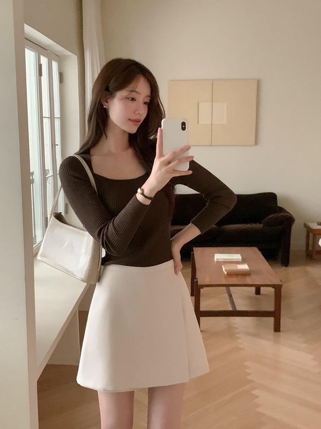 Không cần cầu kỳ, 5 cách mặc áo len màu trung tính sẽ giúp chị em sành điệu cả tuần- Ảnh 2.