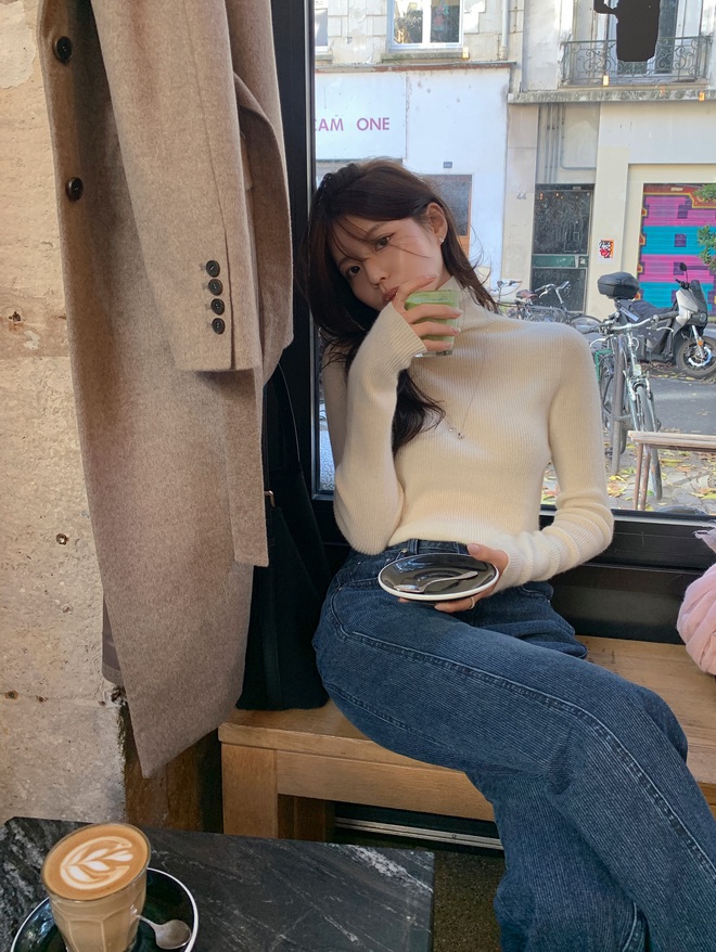 Không cần cầu kỳ, 5 cách mặc áo len màu trung tính sẽ giúp chị em sành điệu cả tuần- Ảnh 8.