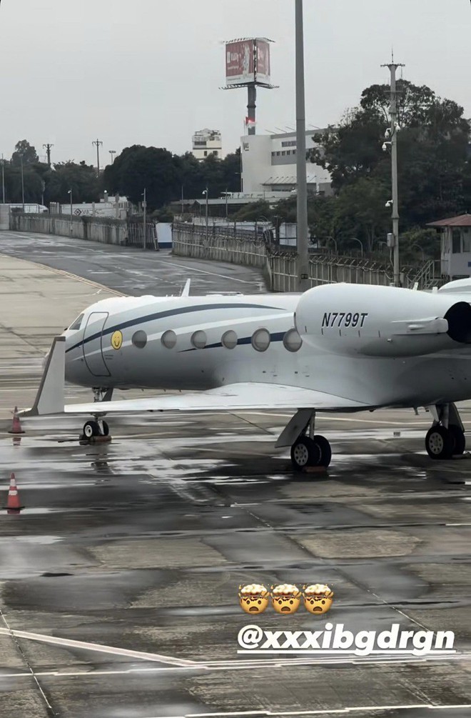 Tóm dính bố mẹ G-DRAGON dạo phố tham quan Đền Ngọc Sơn - Hồ Gươm, còn "chồng iu" thì sao?- Ảnh 4. Tóm dính bố mẹ G-DRAGON dạo phố tham quan Đền Ngọc Sơn - Hồ Gươm, còn "chồng iu" thì sao?- Ảnh 4.