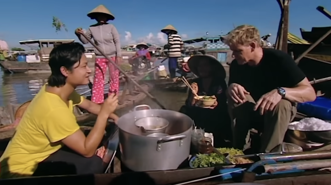 Bà bán hủ tiếu Việt khiến đầu bếp có khối tài sản 220 triệu đô phải "đầu hàng"- Ảnh 4.