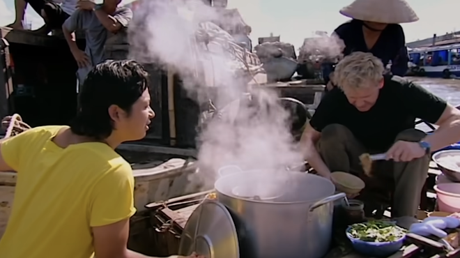 Bà bán hủ tiếu Việt khiến đầu bếp có khối tài sản 220 triệu đô phải "đầu hàng"- Ảnh 3.