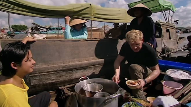 Bà bán hủ tiếu Việt khiến đầu bếp có khối tài sản 220 triệu đô phải "đầu hàng"- Ảnh 5.