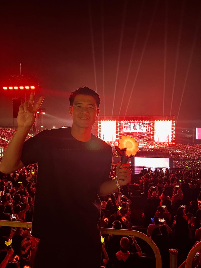 Các anh chồng có đồng cảm với Văn Hậu-Đức Chinh: Đu concert G-Dragon là phụ, phục vụ vợ đẹp "sống ảo" là chính!- Ảnh 4.