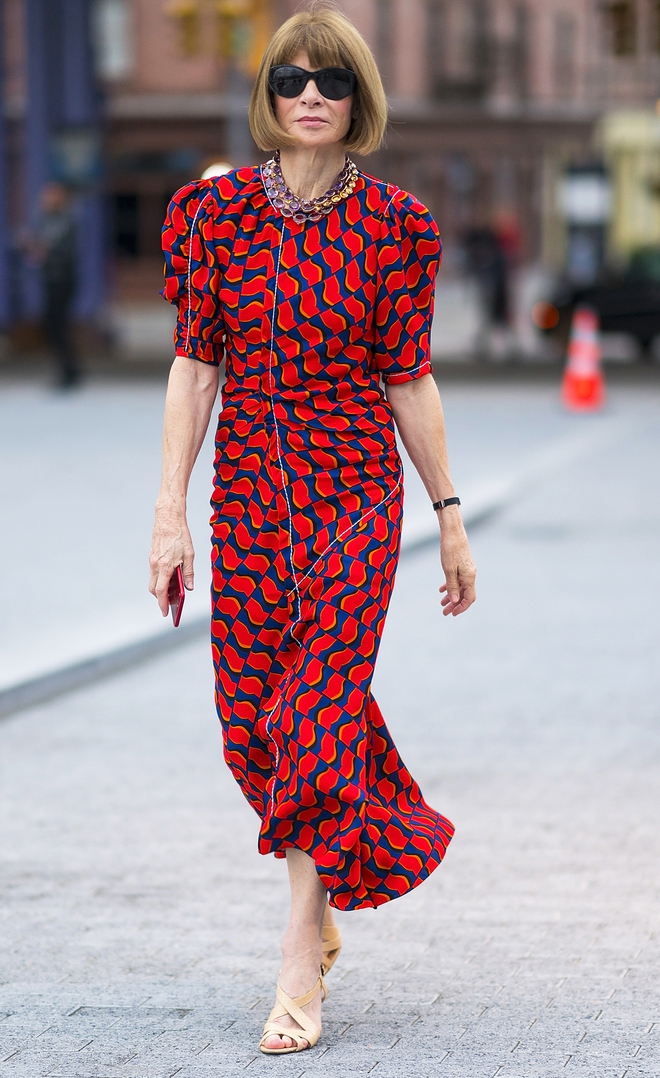 Thấy gì từ 2 kiểu giày "chân ái" của bà Anna Wintour: Không cần quá nhiều, chỉ cần chọn đúng là luôn đẹp- Ảnh 1.