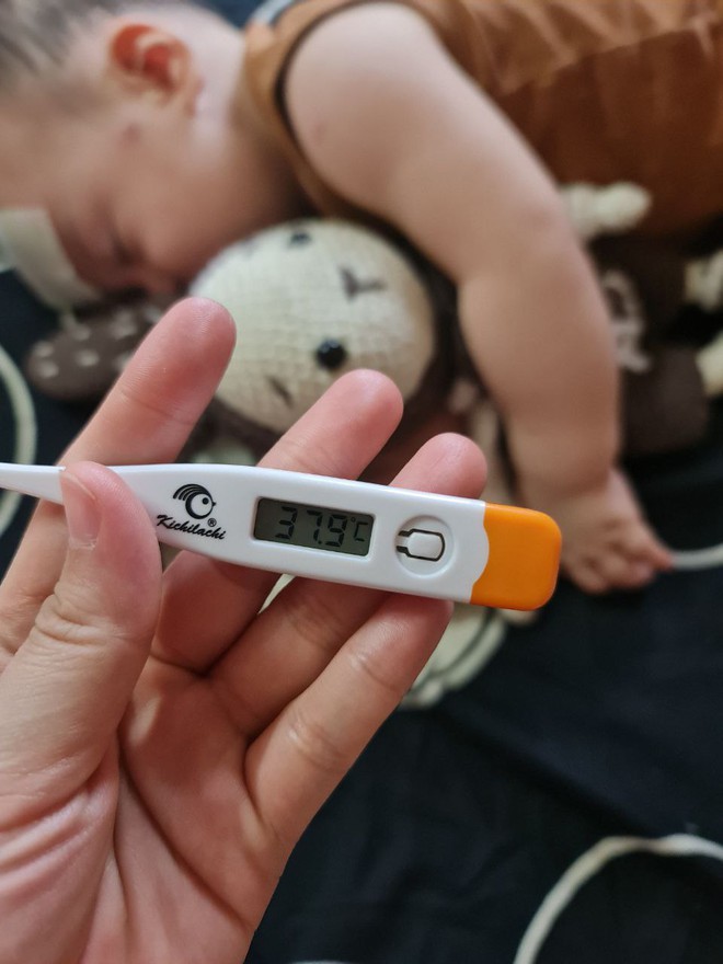 Review Xịt giải cảm hạ sốt Novopetie: Hạ nhanh 0,4 độ và duy trì được lâu, mẹ nên "thủ" sẵn trong tủ thuốc gia đình- Ảnh 6.