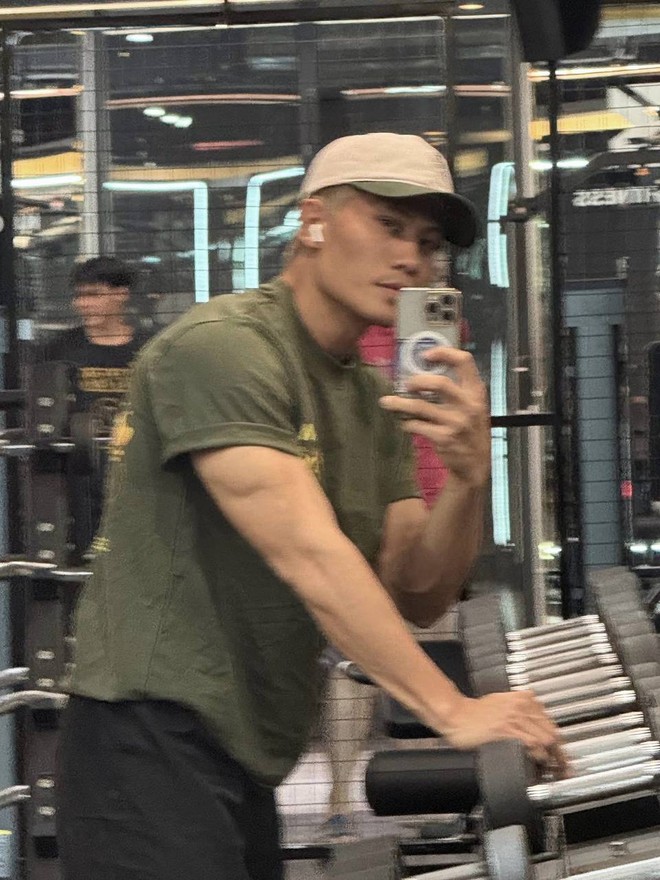 Nam diễn viên đen nhẻm, chỉ nặng 63kg giờ thành trai đẹp 6 múi- Ảnh 8. Nam diễn viên đen nhẻm, chỉ nặng 63kg giờ thành trai đẹp 6 múi- Ảnh 8.