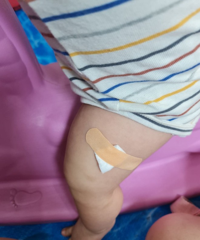 Review Xịt giải cảm hạ sốt Novopetie: Hạ nhanh 0,4 độ và duy trì được lâu, mẹ nên "thủ" sẵn trong tủ thuốc gia đình- Ảnh 2.