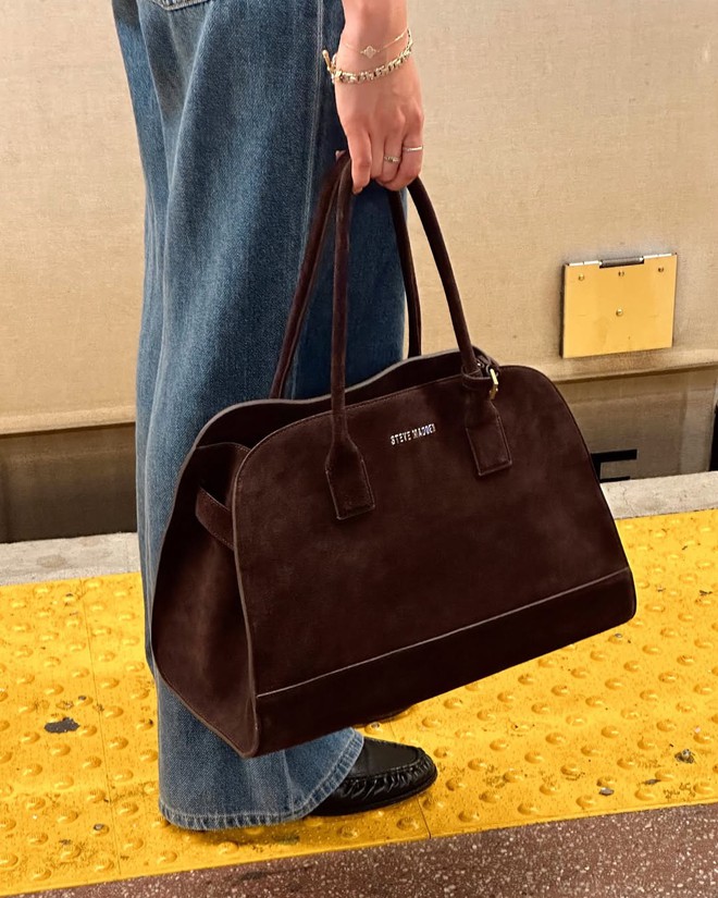 Túi mới nhất của Chanel khiến MXH bùng nổ, dân tình khẩn thiết đòi "bản dupe"- Ảnh 9.