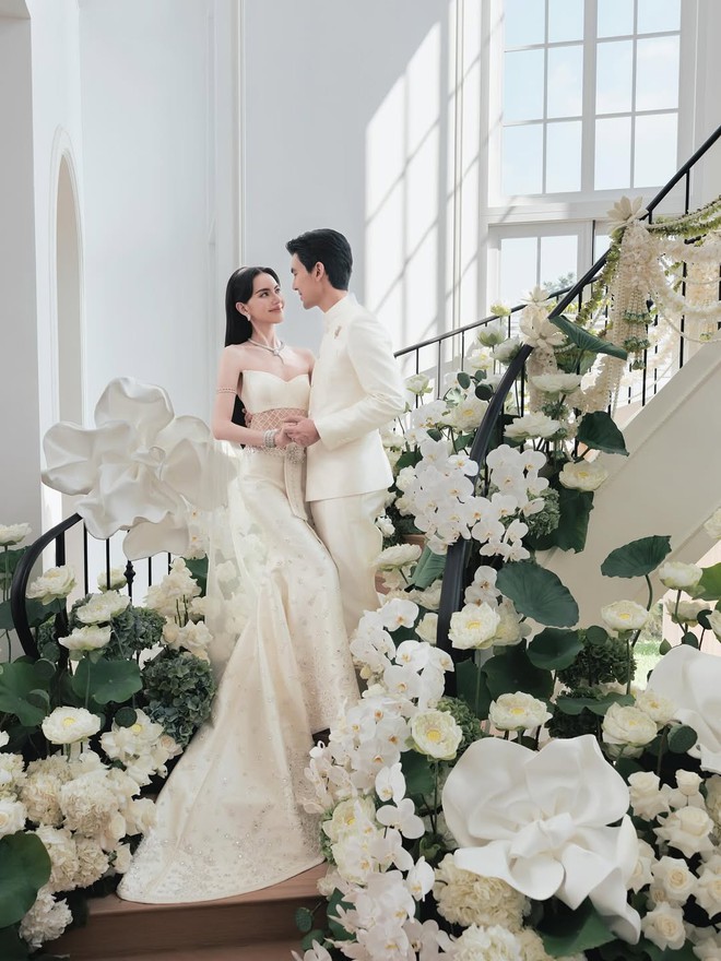 Ngắm đám cưới của "ma nữ đẹp nhất Thái Lan" mà mê: Tinh tế, xa hoa, nhiều chi tiết có tiền chưa chắc mua được!- Ảnh 27.