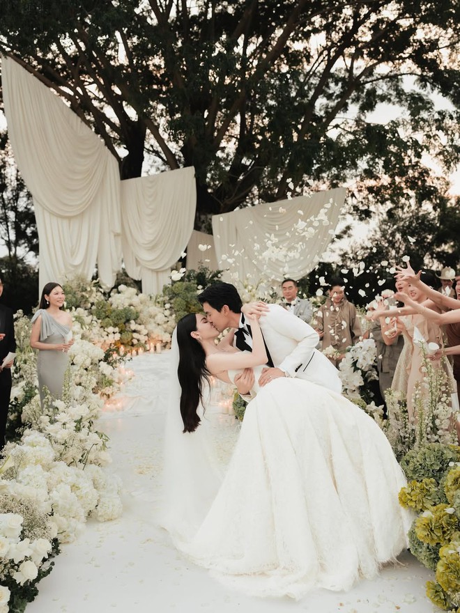 Ngắm đám cưới của "ma nữ đẹp nhất Thái Lan" mà mê: Tinh tế, xa hoa, nhiều chi tiết có tiền chưa chắc mua được!- Ảnh 7.