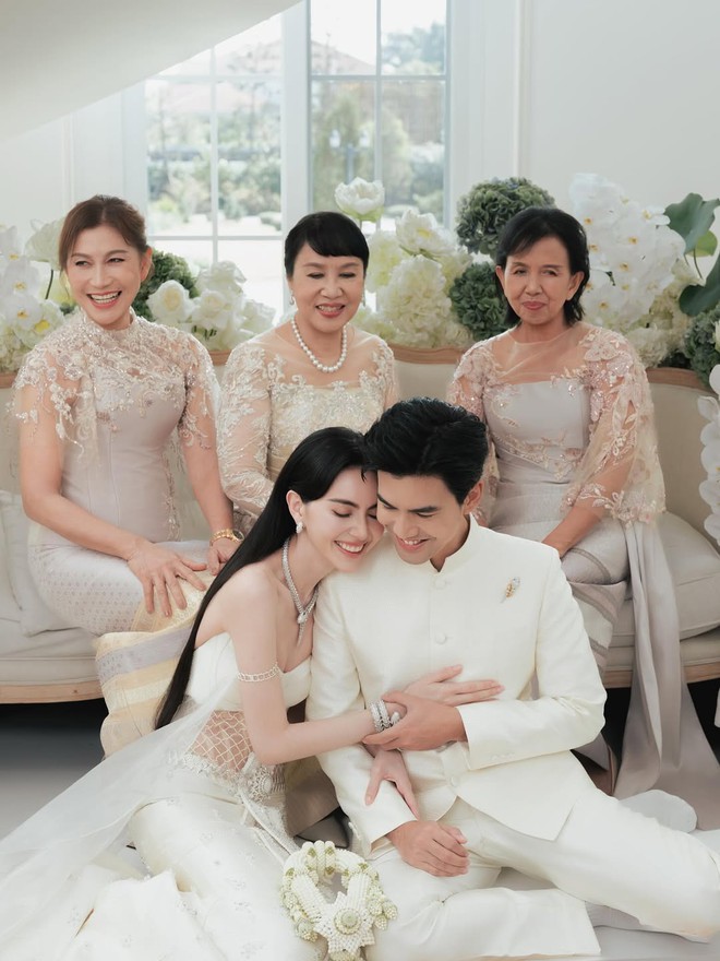 Ngắm đám cưới của "ma nữ đẹp nhất Thái Lan" mà mê: Tinh tế, xa hoa, nhiều chi tiết có tiền chưa chắc mua được!- Ảnh 28.