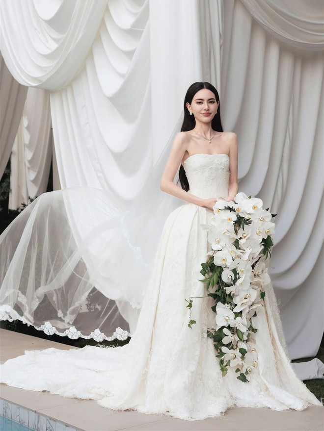 Ngắm đám cưới của "ma nữ đẹp nhất Thái Lan" mà mê: Tinh tế, xa hoa, nhiều chi tiết có tiền chưa chắc mua được!- Ảnh 15.