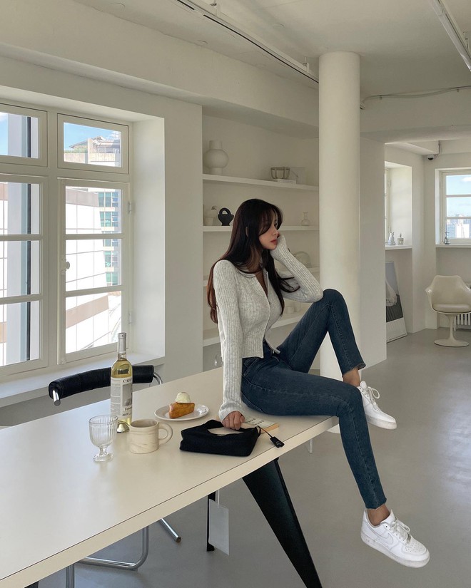 Giày dép có thể hack tuổi cả bộ trang phục nếu chị em chọn đúng 4 kiểu- Ảnh 1.