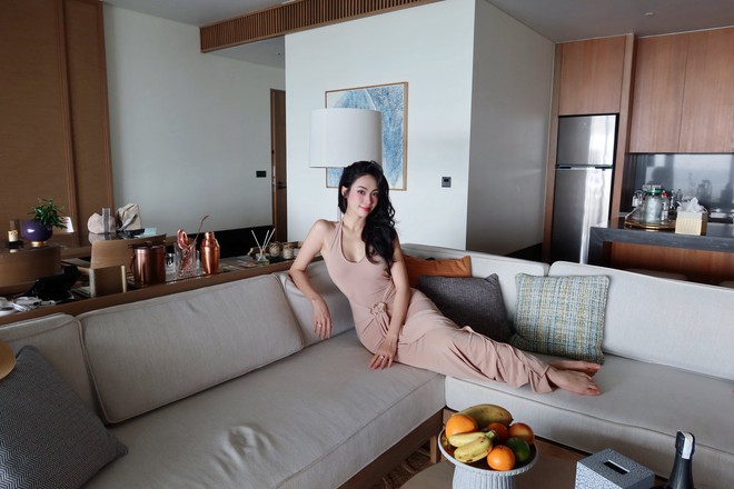 Á hậu Vũ Thuý Quỳnh: Ngồi xe Bentley, check-in du thuyền, được Đức Phạm "cưng như cưng trứng"- Ảnh 8.