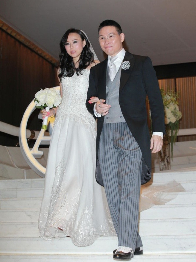 Sao nam phim giờ vàng bị "tóm" ngoại tình giữa phố, vợ CEO tuyên bố xanh rờn: "Anh ấy có sức hút khó cưỡng"- Ảnh 5. Sao nam phim giờ vàng bị "tóm" ngoại tình giữa phố, vợ CEO tuyên bố xanh rờn: "Anh ấy có sức hút khó cưỡng"- Ảnh 5.