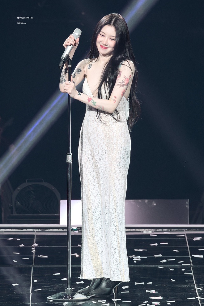 Nữ idol "đẹp thoát tục" với những outfit quyến rũ - Ảnh 8. Nữ idol "đẹp thoát tục" với những outfit quyến rũ - Ảnh 8.