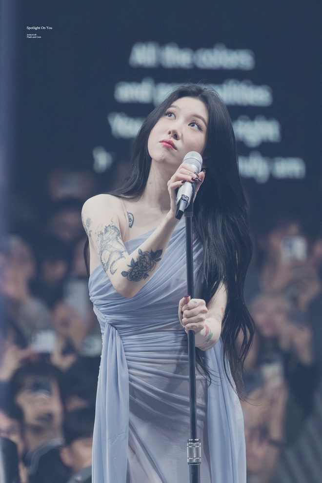 Nữ idol "đẹp thoát tục" với những outfit quyến rũ - Ảnh 4. Nữ idol "đẹp thoát tục" với những outfit quyến rũ - Ảnh 4.