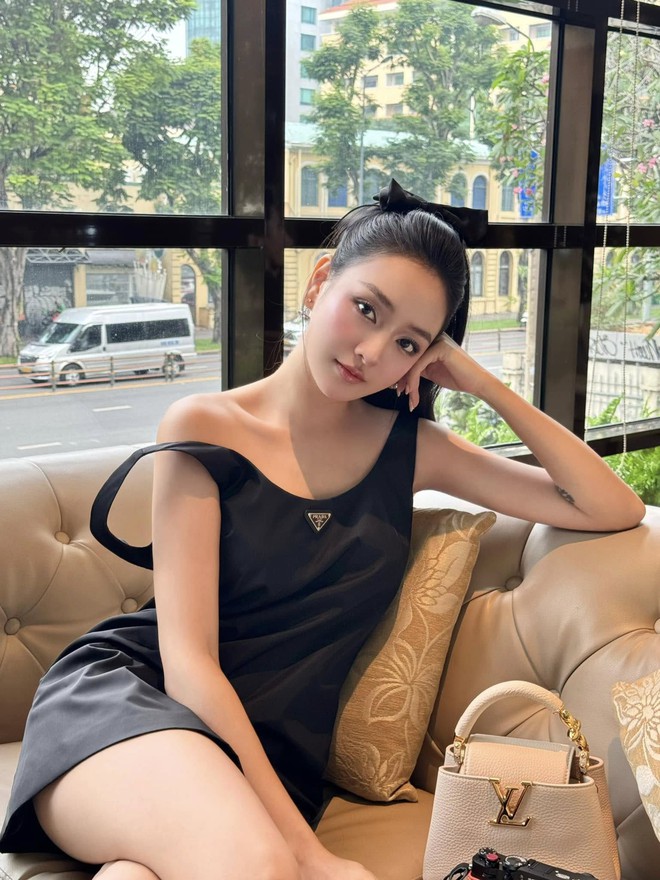 Danh tính cô gái vừa bước ra sân pickleball: Nhan sắc hút hồn, đẹp không góc chết- Ảnh 11. Danh tính cô gái vừa bước ra sân pickleball: Nhan sắc hút hồn, đẹp không góc chết- Ảnh 11.