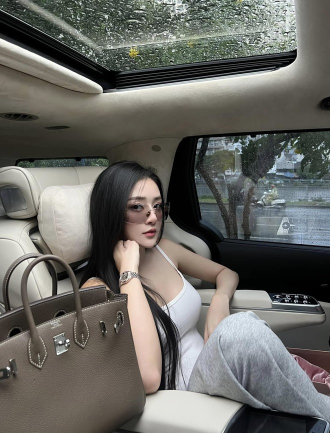 Danh tính cô gái vừa bước ra sân pickleball: Nhan sắc hút hồn, đẹp không góc chết- Ảnh 10. Danh tính cô gái vừa bước ra sân pickleball: Nhan sắc hút hồn, đẹp không góc chết- Ảnh 10.