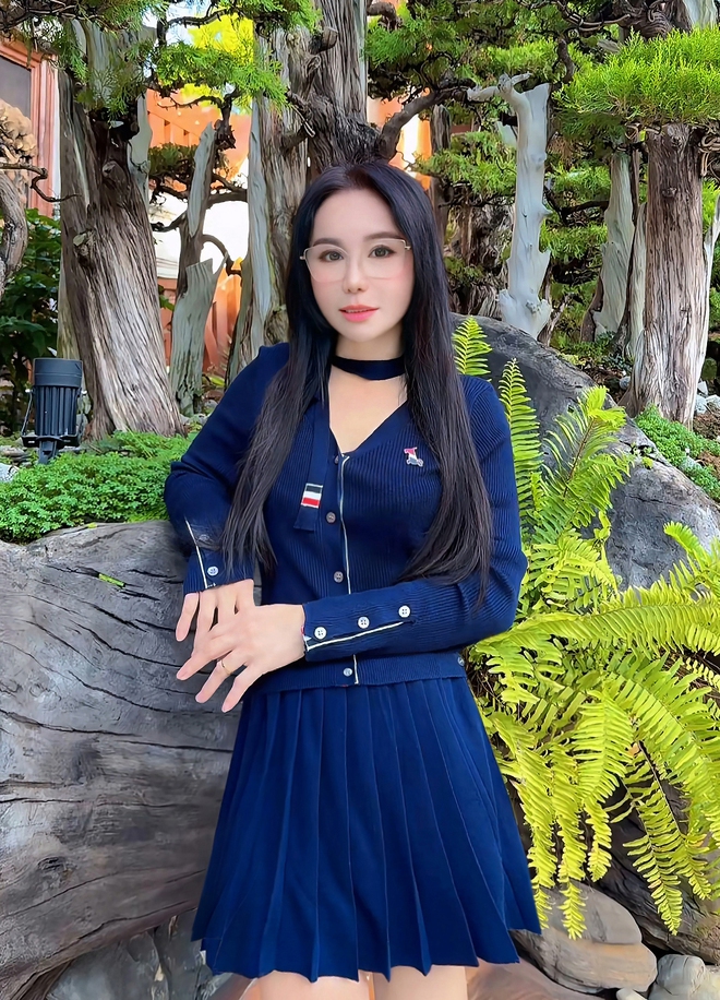 Quất đồ hiệu theo lô kiểu Mailisa: Một mẫu sơmi chốt luôn vài trăm cái, váy có tới cả nghìn chiếc- Ảnh 16. Quất đồ hiệu theo lô kiểu Mailisa: Một mẫu sơmi chốt luôn vài trăm cái, váy có tới cả nghìn chiếc- Ảnh 16.