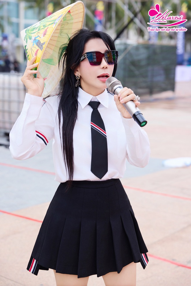 Quất đồ hiệu theo lô kiểu Mailisa: Một mẫu sơmi chốt luôn vài trăm cái, váy có tới cả nghìn chiếc- Ảnh 8. Quất đồ hiệu theo lô kiểu Mailisa: Một mẫu sơmi chốt luôn vài trăm cái, váy có tới cả nghìn chiếc- Ảnh 8.