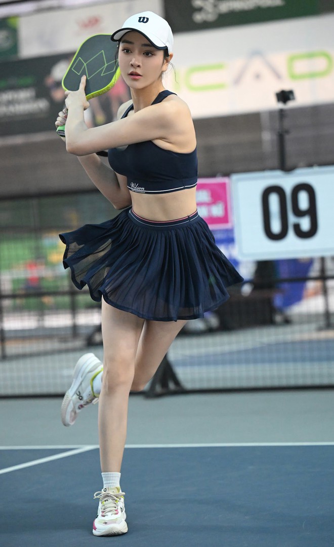 Danh tính cô gái vừa bước ra sân pickleball: Nhan sắc hút hồn, đẹp không góc chết- Ảnh 2. Danh tính cô gái vừa bước ra sân pickleball: Nhan sắc hút hồn, đẹp không góc chết- Ảnh 2.
