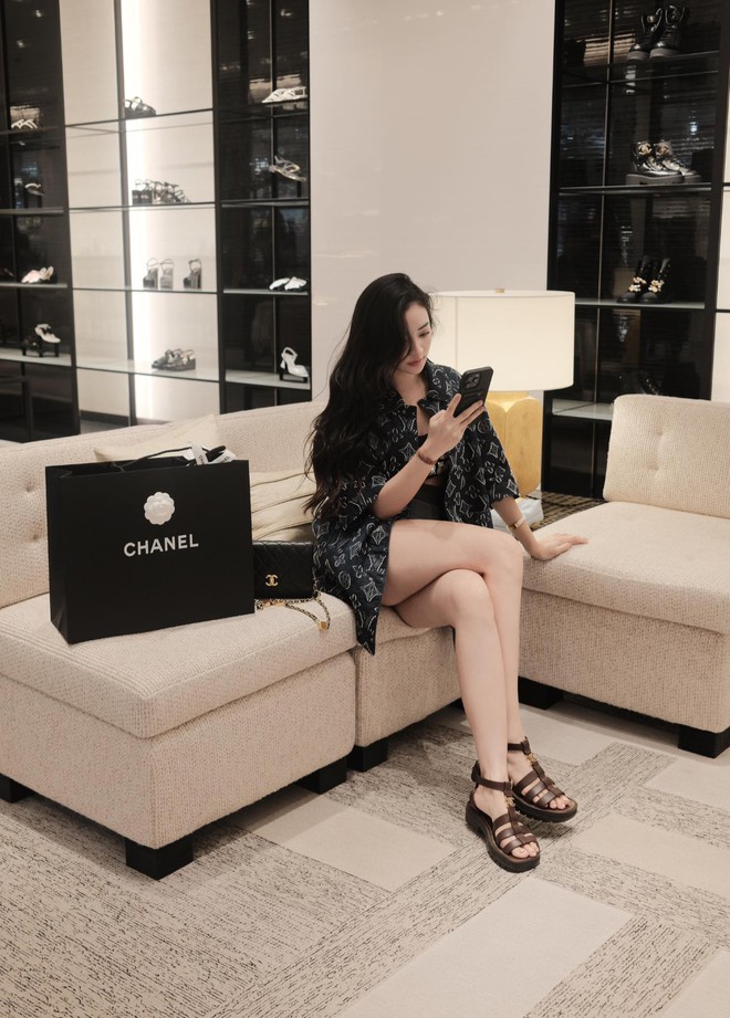 Danh tính cô gái vừa bước ra sân pickleball: Nhan sắc hút hồn, đẹp không góc chết- Ảnh 12. Danh tính cô gái vừa bước ra sân pickleball: Nhan sắc hút hồn, đẹp không góc chết- Ảnh 12.