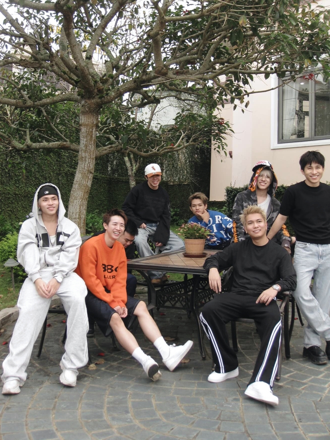 Các Anh Trai đang làm loạn MXH Threads: Cư dân mạng hoài nghi chia bè kết phái, bằng mặt không bằng lòng?- Ảnh 9. Các Anh Trai đang làm loạn MXH Threads: Cư dân mạng hoài nghi chia bè kết phái, bằng mặt không bằng lòng?- Ảnh 9.