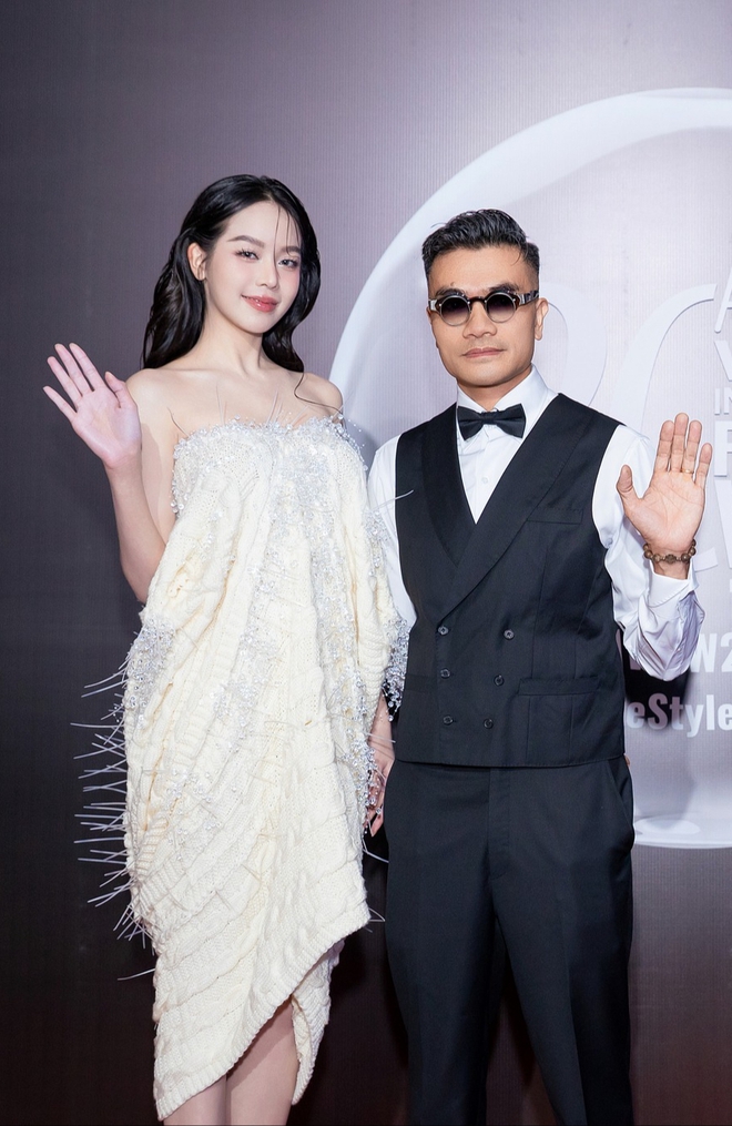 Thanh Thuỷ “quấn mền” lên thảm đỏ cũng đẹp!- Ảnh 1.