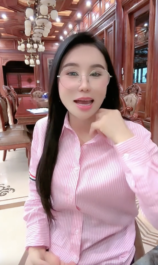 Nhan sắc "sếp em Mailisa" thời chưa dao kéo: Con gái tôi ngỡ mẹ là bà ngoại- Ảnh 6. Nhan sắc "sếp em Mailisa" thời chưa dao kéo: Con gái tôi ngỡ mẹ là bà ngoại- Ảnh 6.