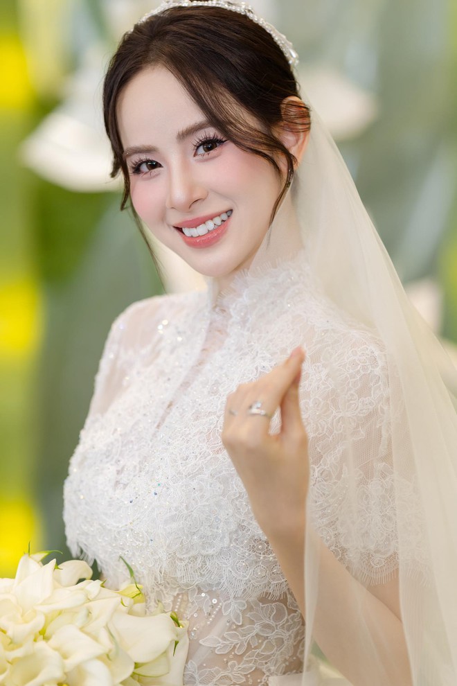 Khoảnh khắc hiếm: Bố chồng Hương Liên phát biểu trong đám cưới, nói gì mà con dâu bật khóc?- Ảnh 3.