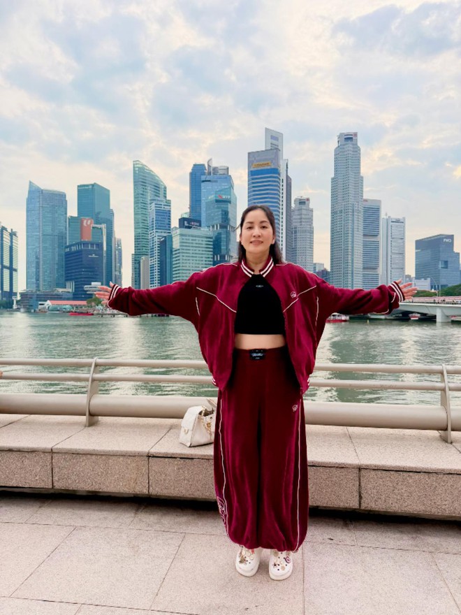 Không nhận ra Khánh Thi khi ở Singapore chữa bệnh- Ảnh 3. Không nhận ra Khánh Thi khi ở Singapore chữa bệnh- Ảnh 3.
