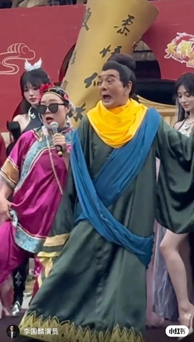 Sự hết thời của nam diễn viên phim giờ vàng: Sáng livestream ăn lẩu phân bò, tối đẩy xe bán bò viên vỉa hè- Ảnh 8. Sự hết thời của nam diễn viên phim giờ vàng: Sáng livestream ăn lẩu phân bò, tối đẩy xe bán bò viên vỉa hè- Ảnh 8.