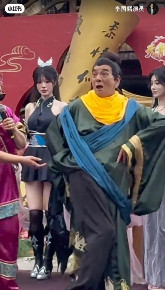 Sự hết thời của nam diễn viên phim giờ vàng: Sáng livestream ăn lẩu phân bò, tối đẩy xe bán bò viên vỉa hè- Ảnh 7. Sự hết thời của nam diễn viên phim giờ vàng: Sáng livestream ăn lẩu phân bò, tối đẩy xe bán bò viên vỉa hè- Ảnh 7.