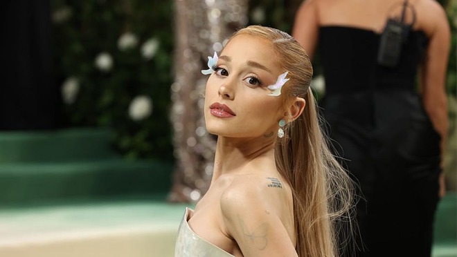 Ariana Grande bị fan cuồng tấn công giữa sự kiện, 1 "chị đại" ra tay cực ngầu cứu nguy cấp tốc- Ảnh 6.