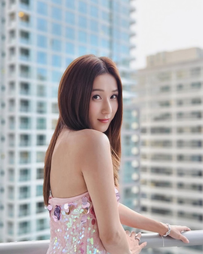 1 Hoa hậu và chồng bác sĩ hơn 13 tuổi đã "toang", đâm đơn kiện nhau ra tòa làm loạn- Ảnh 4. 1 Hoa hậu và chồng bác sĩ hơn 13 tuổi đã "toang", đâm đơn kiện nhau ra tòa làm loạn- Ảnh 4.