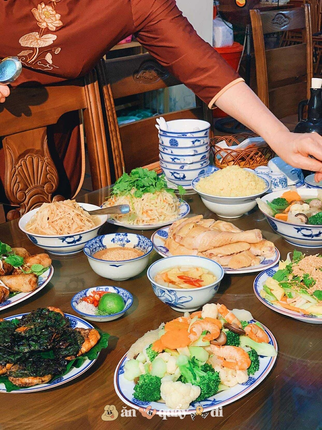 Tranh cãi cỗ Bát Tràng 2,7 triệu/mâm 6 người bị chê đắt: Người từng ăn nói gì?- Ảnh 6. Tranh cãi cỗ Bát Tràng 2,7 triệu/mâm 6 người bị chê đắt: Người từng ăn nói gì?- Ảnh 6.