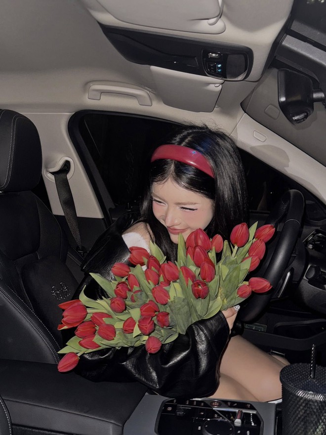 Chuyện gì đây: 1 Anh Trai Say Hi công khai đăng ảnh hôn má, nói lời yêu với hot TikToker Ciin!- Ảnh 5. Chuyện gì đây: 1 Anh Trai Say Hi công khai đăng ảnh hôn má, nói lời yêu với hot TikToker Ciin!- Ảnh 5.