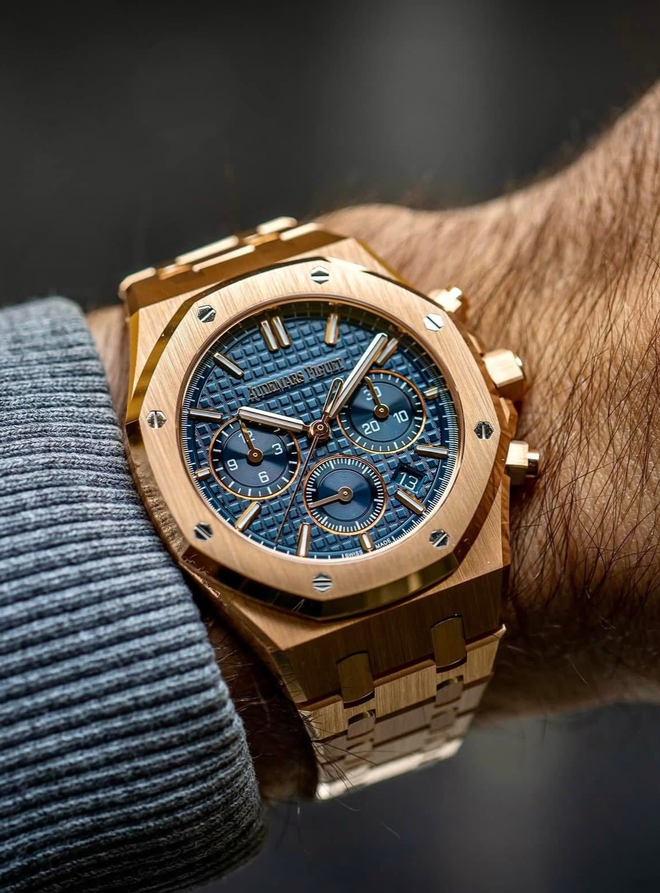 Hà Hồ tặng chồng chiếc đồng hồ Top 3 thế giới, Kim Lý nghẹn ngào- Ảnh 5. Hà Hồ tặng chồng chiếc đồng hồ Top 3 thế giới, Kim Lý nghẹn ngào- Ảnh 5.