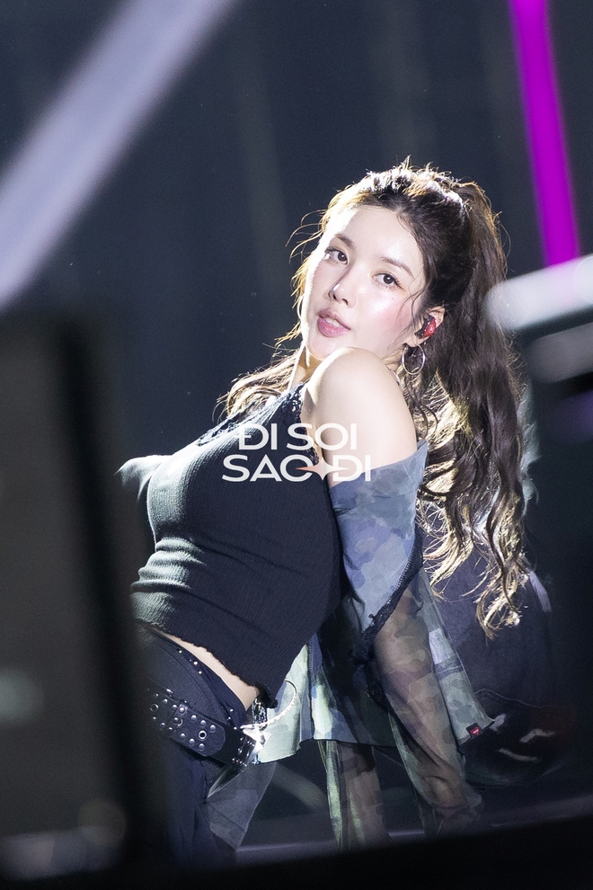 Nhan sắc "không app" của nữ hoàng WATERBOMB đạt KHÔNG điểm - không điểm nào để chê!- Ảnh 3. Nhan sắc "không app" của nữ hoàng WATERBOMB đạt KHÔNG điểm - không điểm nào để chê!- Ảnh 3.